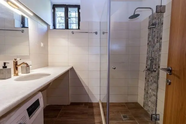 Superior Tek Büyük Yataklı Oda, 2 Yatak Odası, Havuz Manzaralı