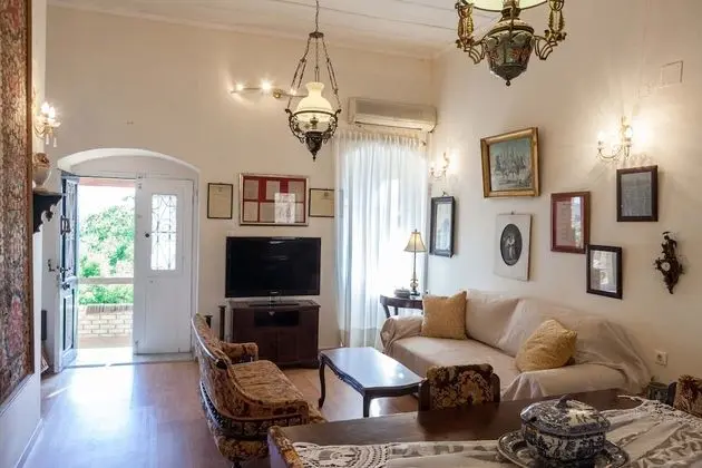 Traditional Kır Evi