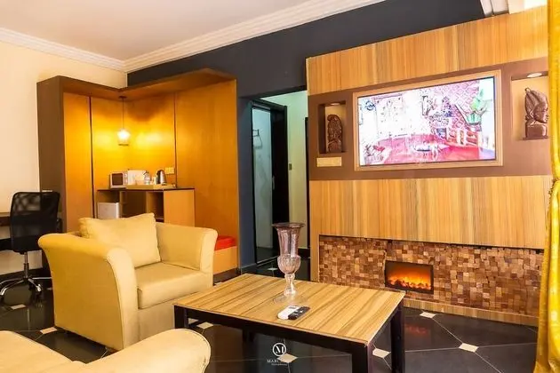 Deluxe Süit, 1 Yatak Odası, Küvet, Havuz Manzaralı