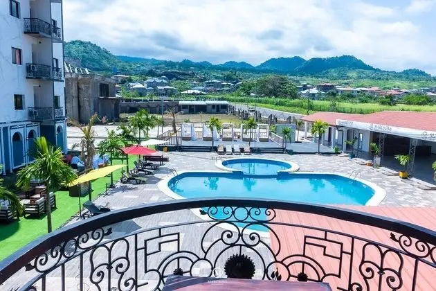 Deluxe Süit, 1 Yatak Odası, Küvet, Havuz Manzaralı