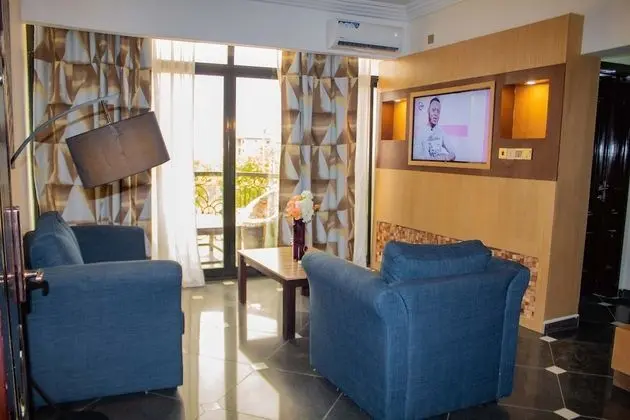 Deluxe Süit, 1 Yatak Odası, Küvet, Havuz Manzaralı