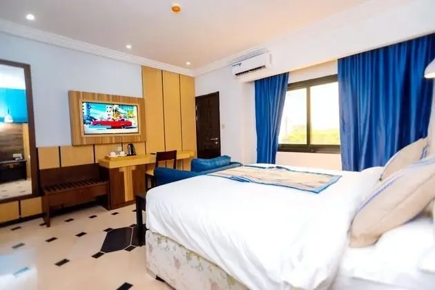 Deluxe Süit, 1 Yatak Odası, Küvet, Havuz Manzaralı