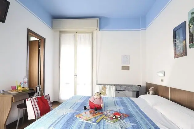 Family Tek Büyük veya İki Ayrı Yataklı Oda, Balkon, Kısmi Deniz Manzaralı