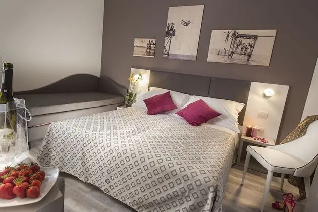 Superior Tek Büyük veya İki Ayrı Yataklı Oda, Balkon, Kısmi Deniz Manzaralı