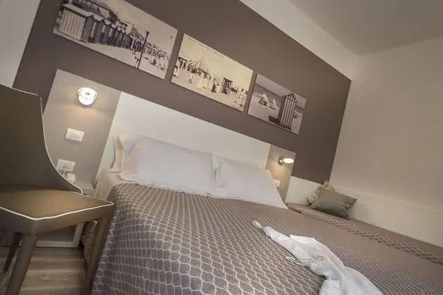 Superior Tek Büyük veya İki Ayrı Yataklı Oda, Balkon, Kısmi Deniz Manzaralı