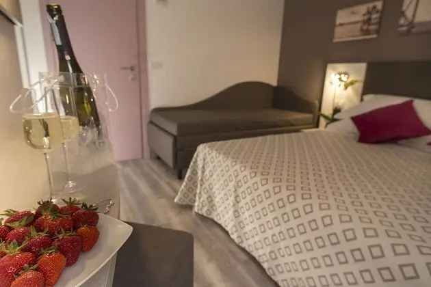 Superior Tek Büyük veya İki Ayrı Yataklı Oda, Balkon, Kısmi Deniz Manzaralı