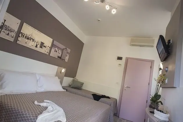 Superior Tek Büyük veya İki Ayrı Yataklı Oda, Balkon, Kısmi Deniz Manzaralı