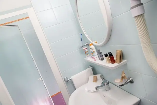 Superior Tek Büyük veya İki Ayrı Yataklı Oda, Balkon, Kısmi Deniz Manzaralı