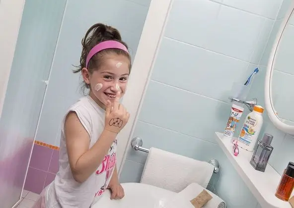 Superior Tek Büyük veya İki Ayrı Yataklı Oda, Balkon, Kısmi Deniz Manzaralı