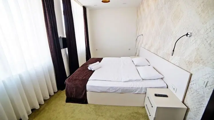 Junior Süit, 1 En Büyük (King) Boy Yatak ve Çekyat