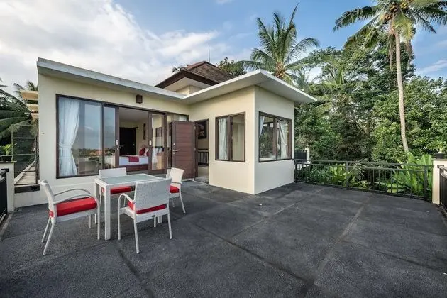 3 Bedrooms Villa with Pool View