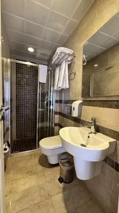 Triple, Manzarasız, Bir Büyük ve Bir Tek Kişilik Yataklı