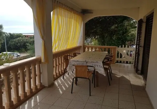 Ev (Mare - 50 m from beach - H(8+3))