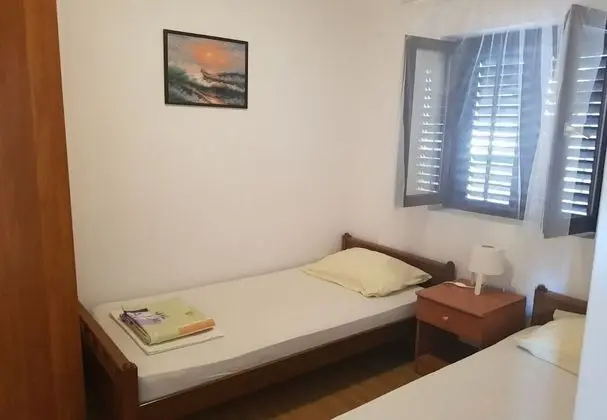 Ev (Mare - 50 m from beach - H(8+3))