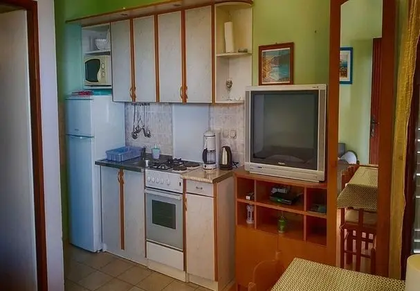 Ev (Mare - 50 m from beach - H(8+3))