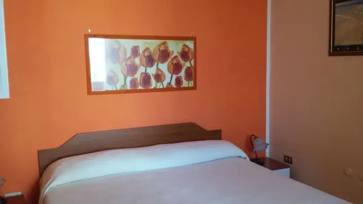 Büyük Yataklı Tek Kişilik Oda