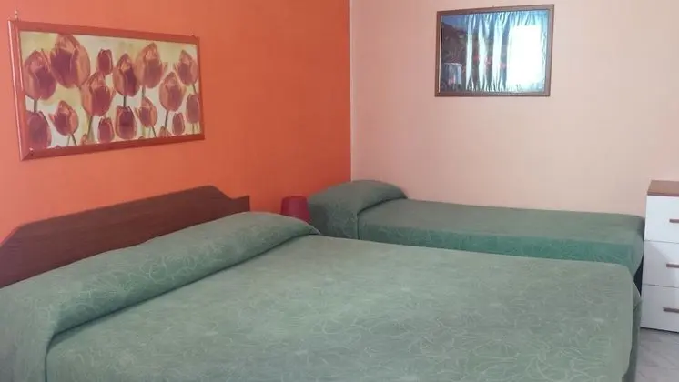 Üç Kişilik Oda