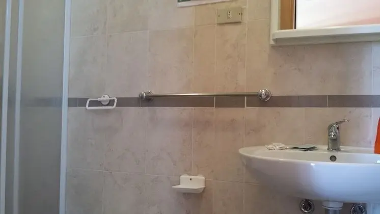 Üç Kişilik Oda