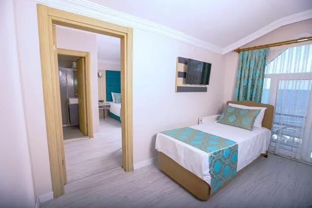 Connection Room,Kara Manzaralı,Klimalı