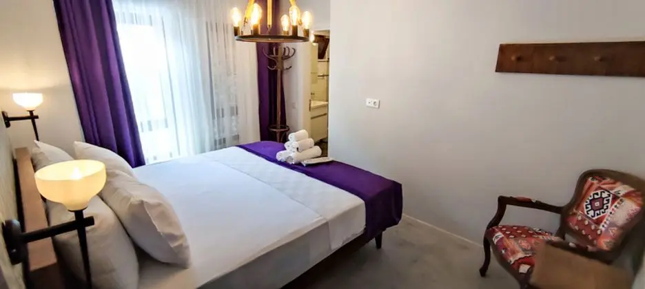 Çift Kişilik, Bahçe Manzaralı