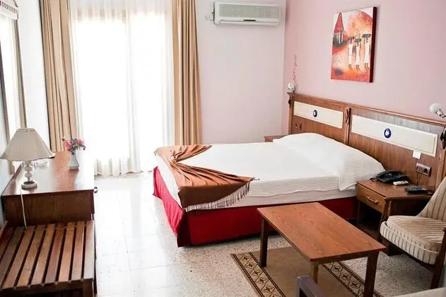 Standart Oda, Deniz veya Kara Manzaralı, Balkonlu