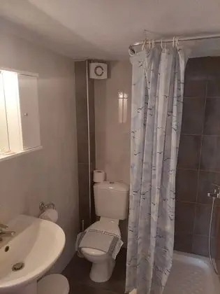 Basic Tek Büyük veya İki Ayrı Yataklı Oda