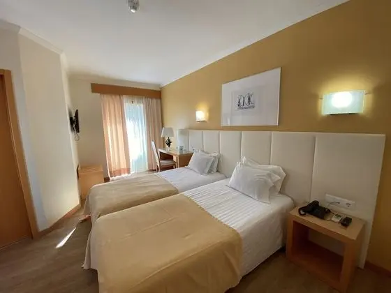 Standard Tek Büyük veya İki Ayrı Yataklı Oda