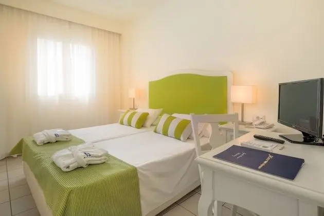 One Bedroom Apartment with Sea View