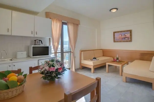 One Bedroom Apartment with Sea View