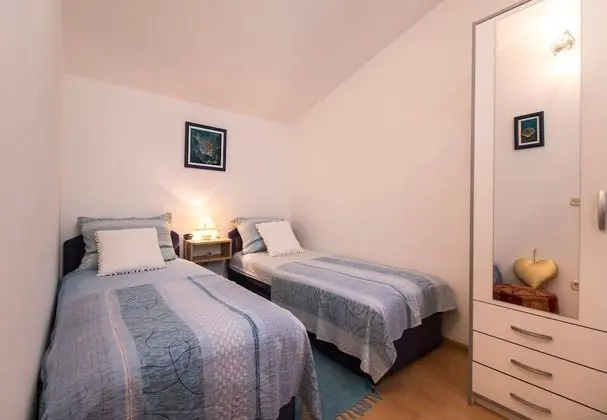 Ev (Mare - open pool and pool for childre)