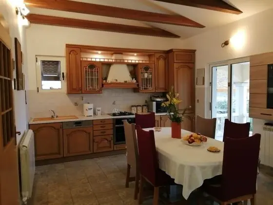 Ev (Mare - open pool and pool for childre)