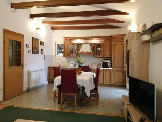 Ev (Mare - open pool and pool for childre)