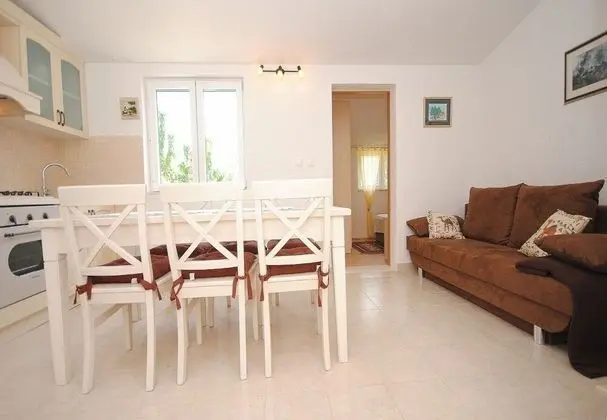 Ev (Mare - open pool and pool for childre)