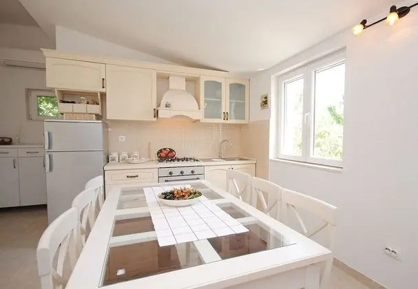 Ev (Mare - open pool and pool for childre)