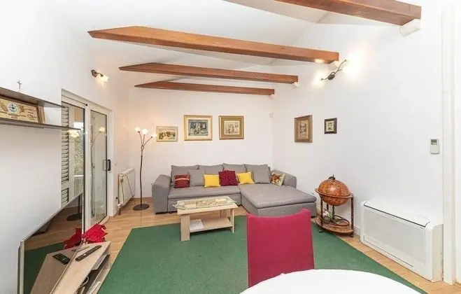 Ev (Mare - open pool and pool for childre)