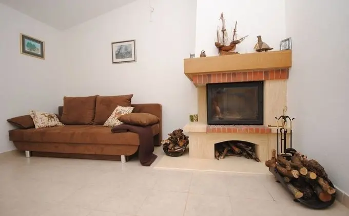 Ev (Mare - open pool and pool for childre)