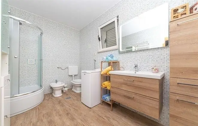 Ev (Mare - open pool and pool for childre)