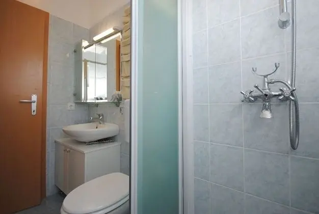 Ev (Mare - open pool and pool for childre)