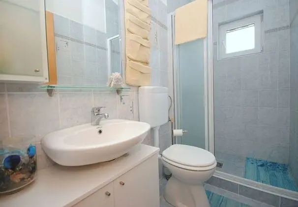 Ev (Mare - open pool and pool for childre)