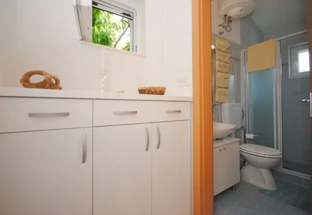 Ev (Mare - open pool and pool for childre)