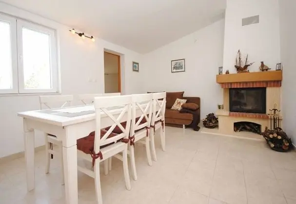 Ev (Mare - open pool and pool for childre)