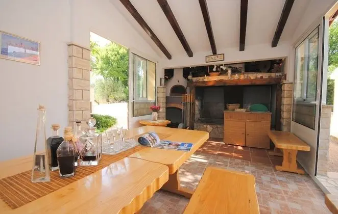 Ev (Mare - open pool and pool for childre)