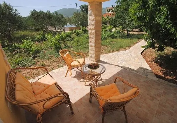 Ev (Mare - open pool and pool for childre)