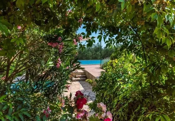 Ev (Mare - open pool and pool for childre)