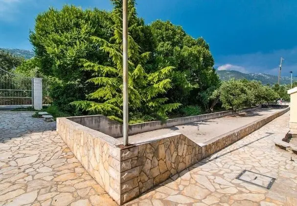 Ev (Mare - open pool and pool for childre)