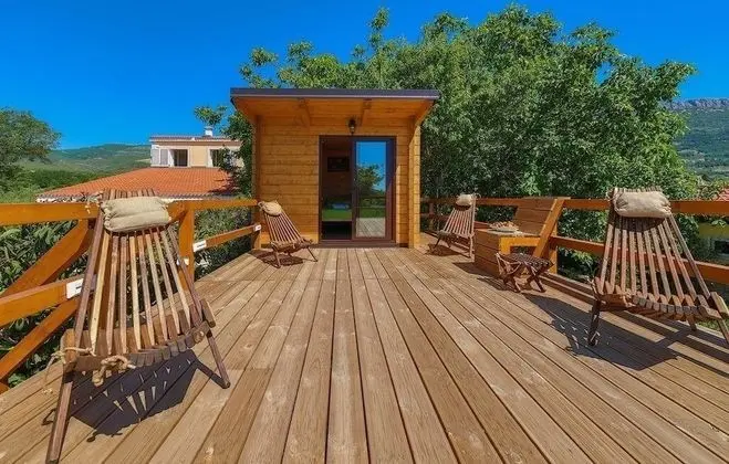 Ev (Mare - open pool and pool for childre)