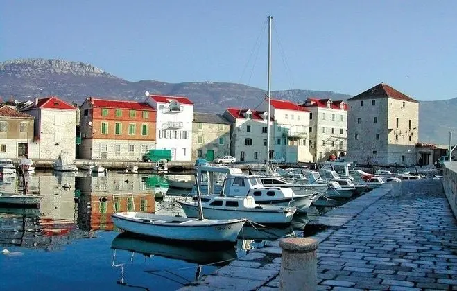 Ev (Mare - open pool and pool for childre)