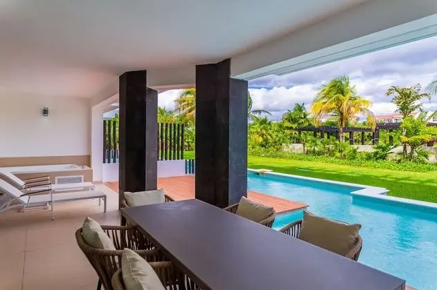 Casa Oasis - Two Bedroom Suite Swim Out , Garden View