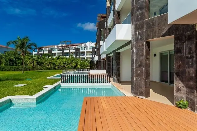 Casa Oasis - Two Bedroom Suite Swim Out , Garden View