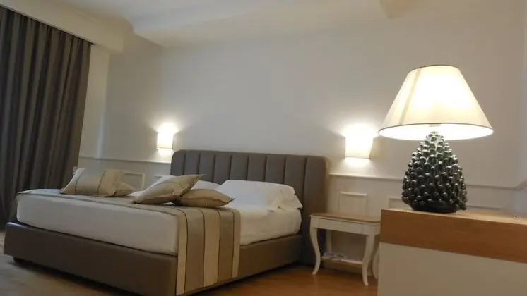 Deluxe Tek Büyük Yataklı Oda, Kısmi Deniz Manzaralı